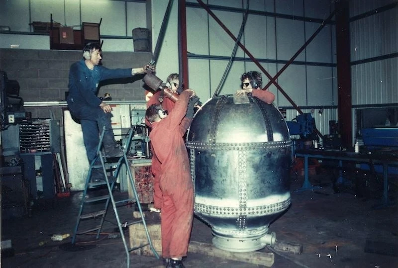 6 Hot Riveting Is A Four Person Job For The Bessemer Converter 800x539 1